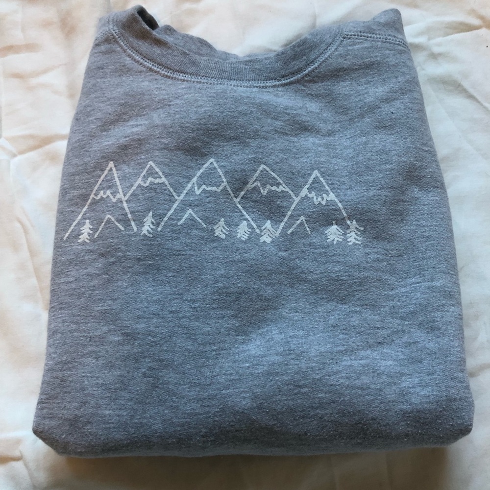 Gray mountain sweatshirt